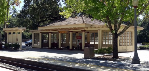 Atherton Caltrain Station by Tumbenhaur via CC BY-SA 3.0